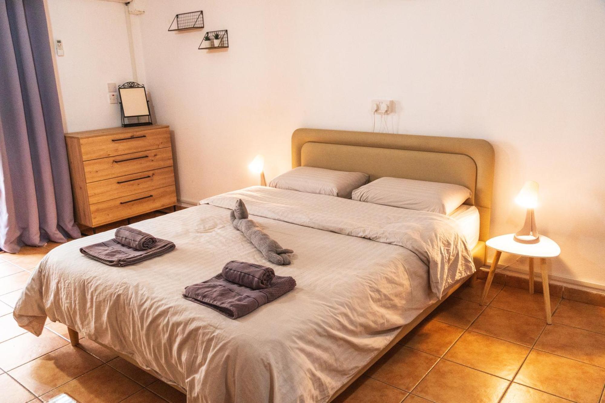 Nissus Urban Hostel Ayia Napa Bagian luar foto